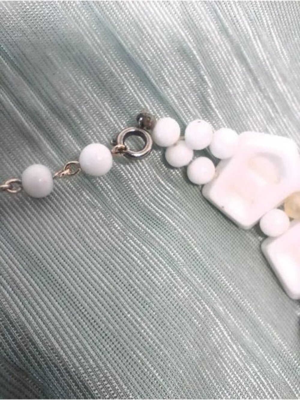 2 Vintage White & Gold Beaded Collar Necklaces Glass Hexagonal & Rresin Oval - Picture 12 of 14